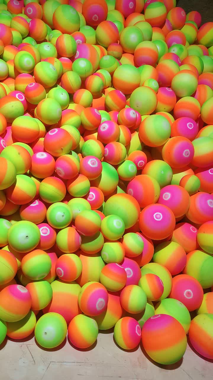 توپ رنگین‌کمانی